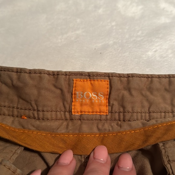 Men’s Hugo Boss Regular Fit Khaki shorts, size 34 - Picture 4 of 8